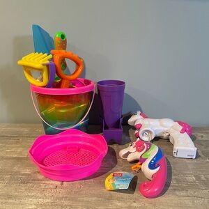 Kids Multicolor Beach Bucket Toy Set Pink and Purple Play Accessories Beach Pool